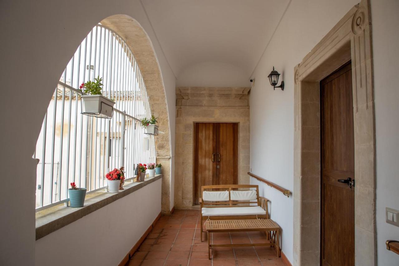 B&B Palazzo Loreto 아볼라 외부 사진
